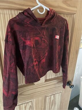 Lululemon women’s Olympic Canada cropped hoody